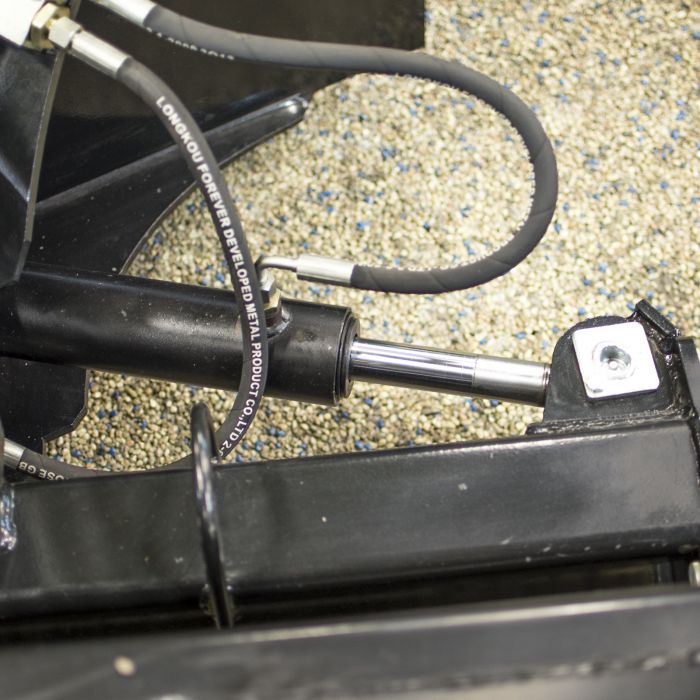 Tillbehör Diagonalplogblad 2,5 m bred närbild hydraulik