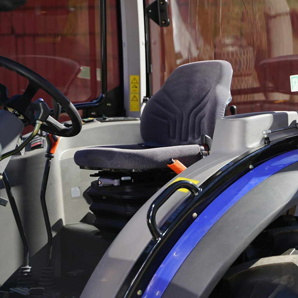 Lovol 75 hk 4wd med frontlastare hytt och stol