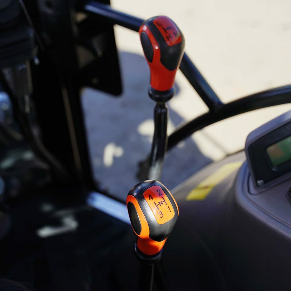 Lovol 75 hk 4wd med frontlastare spak i hytten