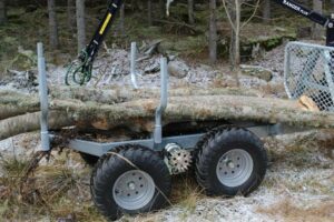 Skogsvagn Avestavagnen - Ranger Plus släp med träd på