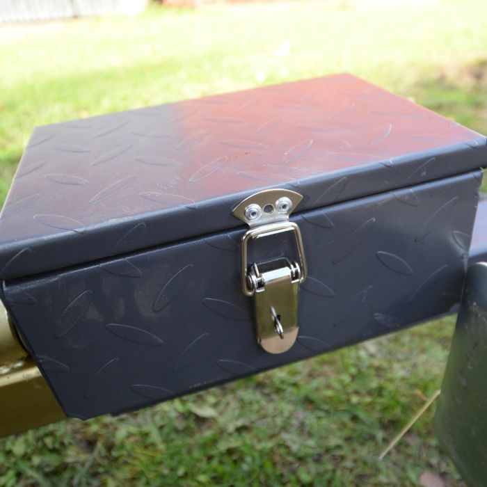 Tippvagn ATV 1420 kg elhydraulisk tipp bild på lådan