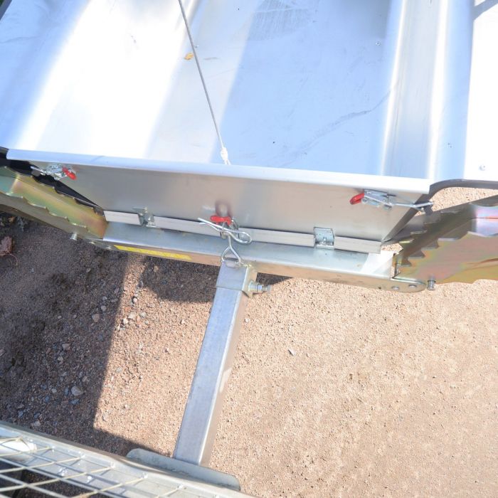 Tippvagn till ATV med både tippflak och stöttor fäste