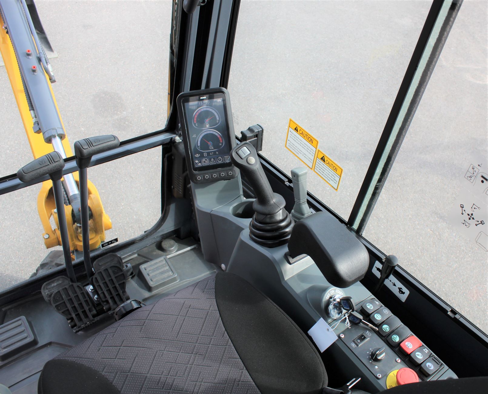 Grävmaskin hos Bergbymotorcenter gul spak