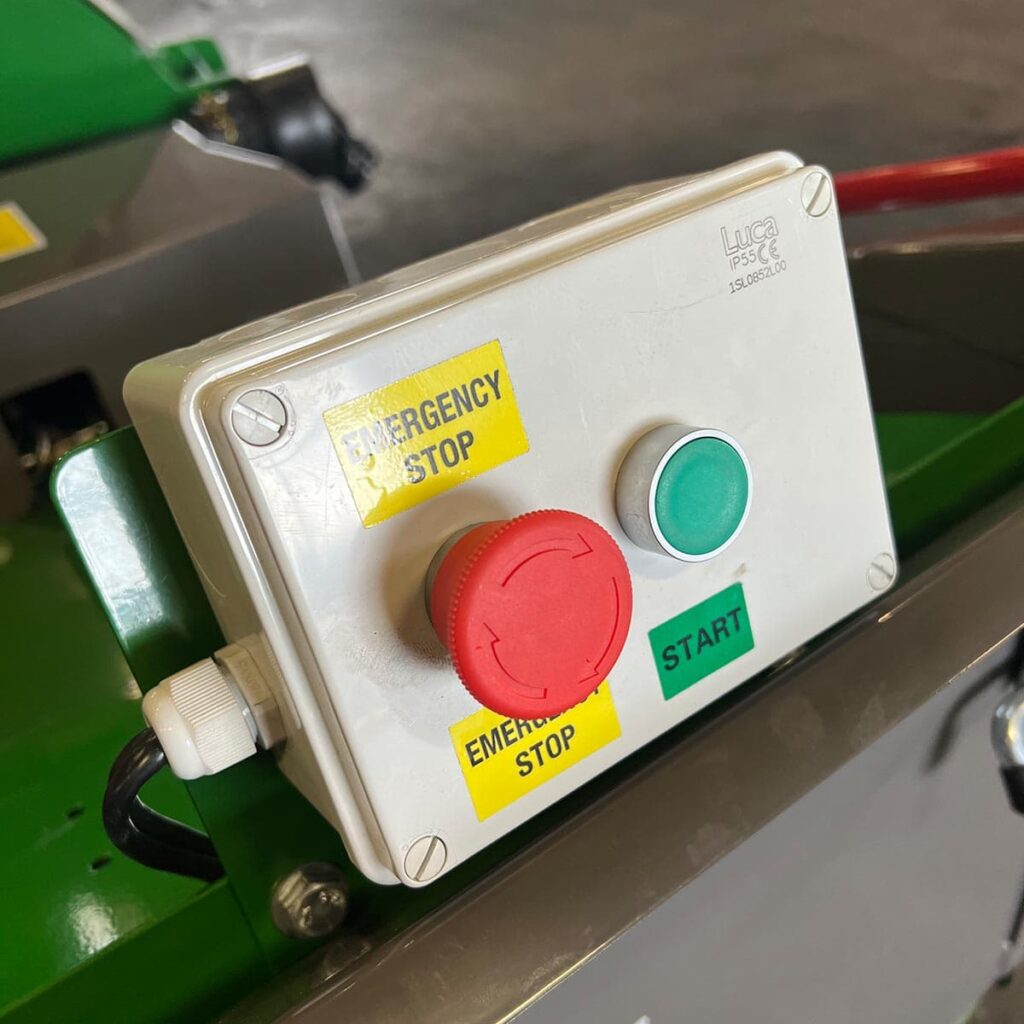 Flishugg med hydrualisk inmatning och nödstopp