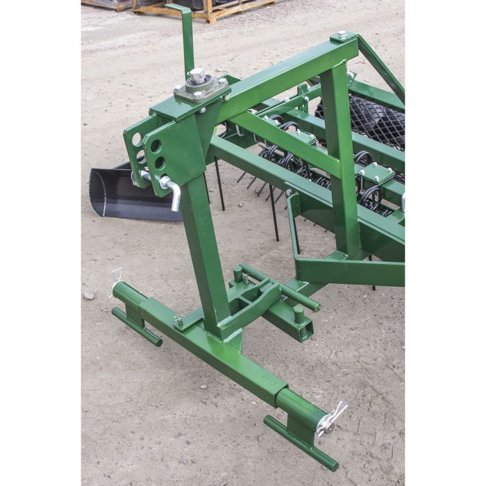 Robust och tålig ridbaneharv från Kellfri