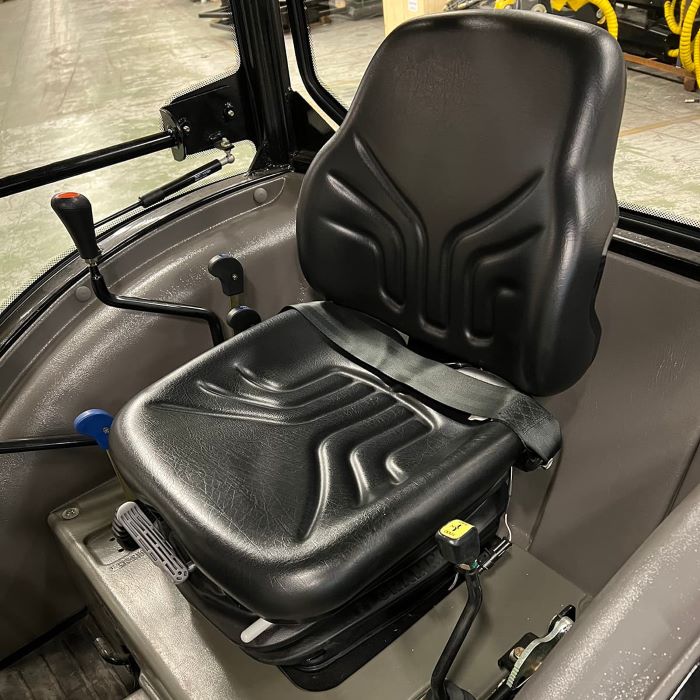 Bekväm förarstol i Lovols nya 25hk gårdstraktor