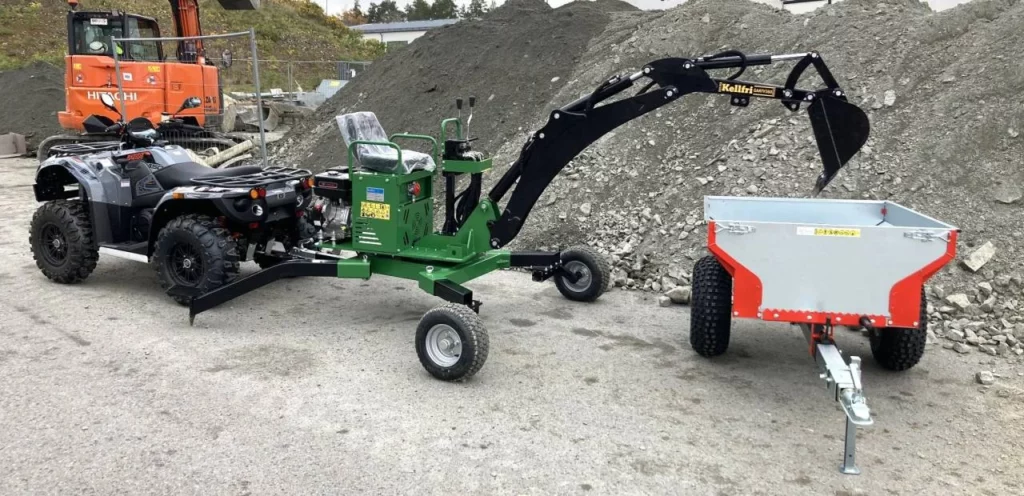 Lilla grävpaketet från Bergby motorcenter bestående av fyrhjuling, minigrävare och vagn
