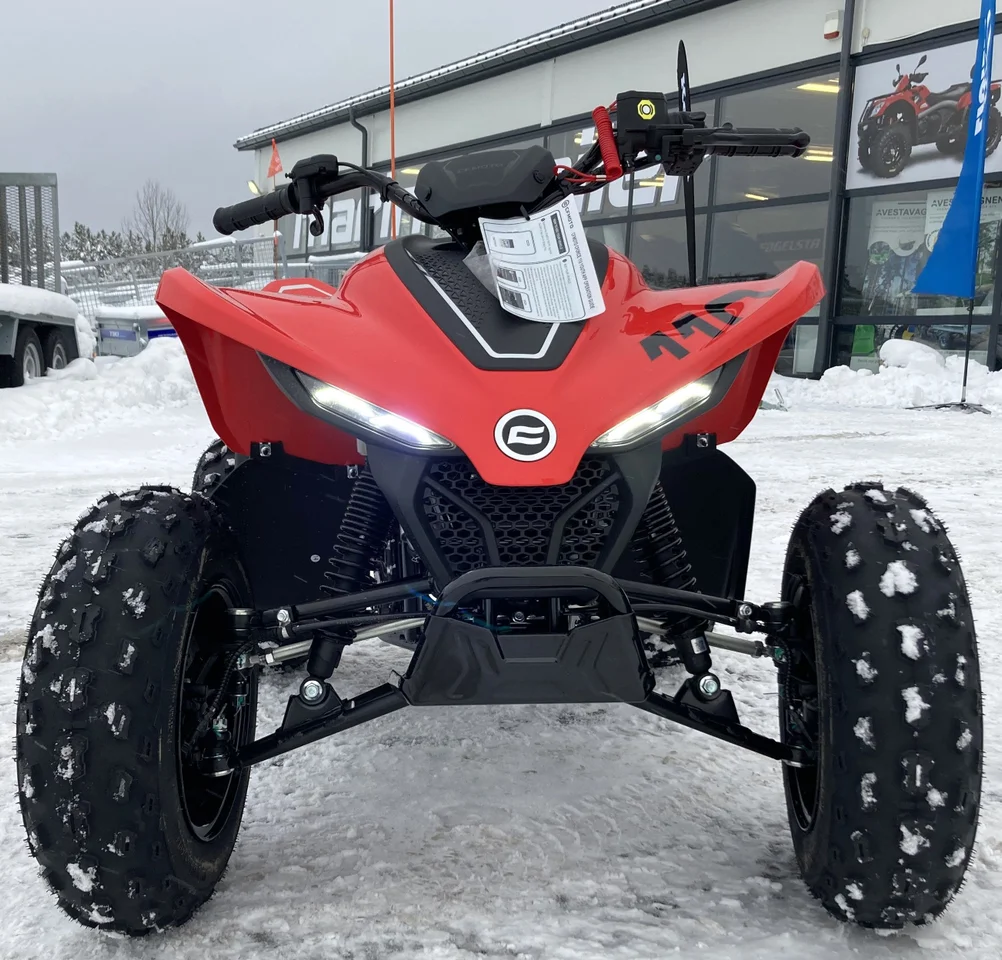 cfmoto cforce fyrhjuling fotograferad framifrån