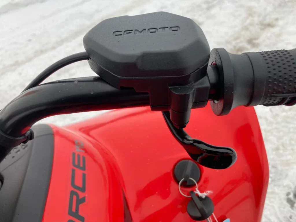 CFMoto Cforce fyrhjuling för barn, detaljbild