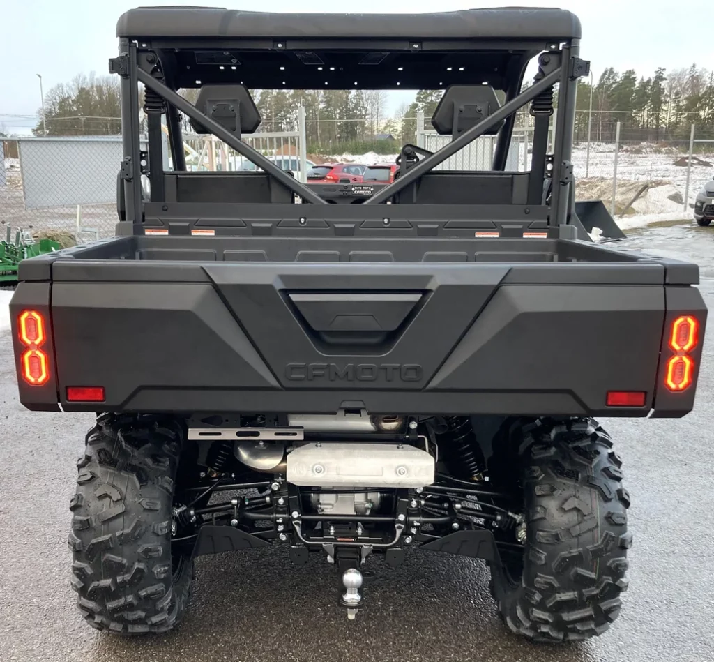 cfmoto uforce 1000 bakifrån