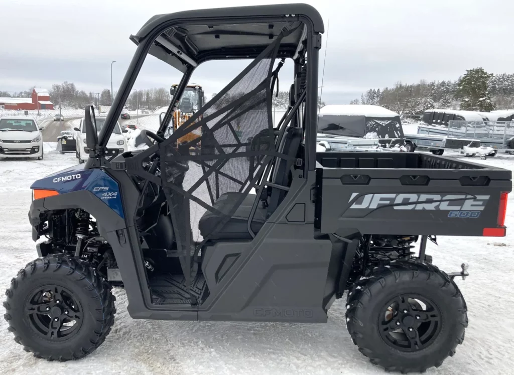 bild från sidan på cfmoto uforce 600 atv