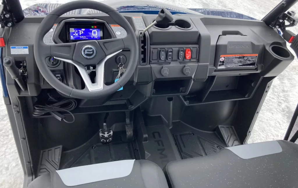 Fyrhjuling/ATV med förarhytt