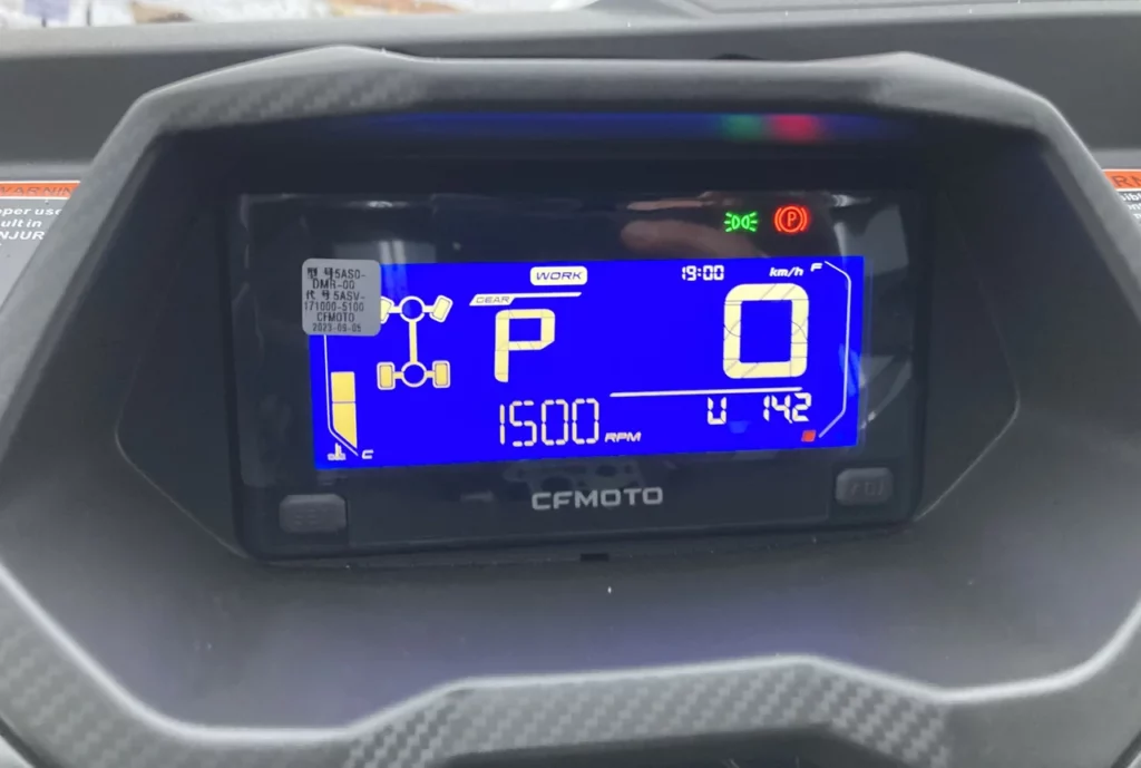 Display på cfmoto uforce 600 atv