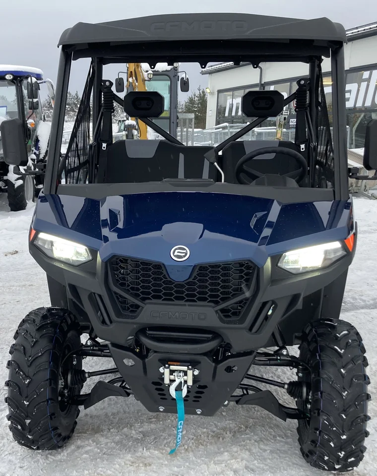 CFMOTO UFORCE 600 fotograferad framifrån