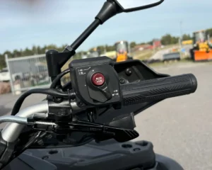 CFMoto CFORCE 1000 detaljbild på styre